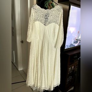 Brand new Torrid wedding dress. Size 26.